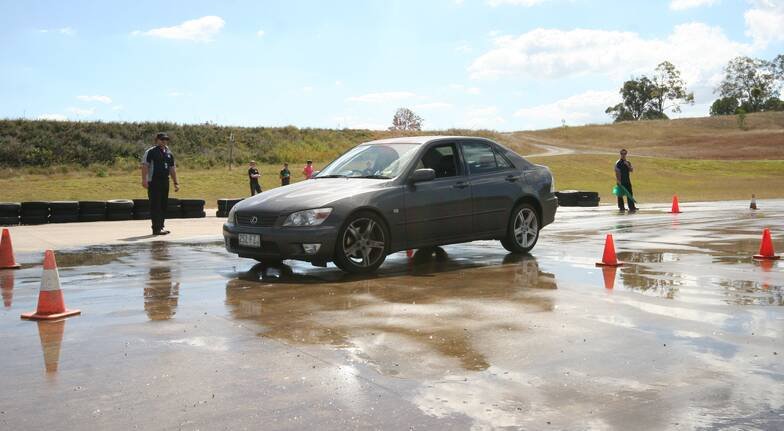 Kỹ thuật lái xe phòng thủ.