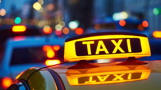 Taxi công nghệ phải gắn hộp đèn